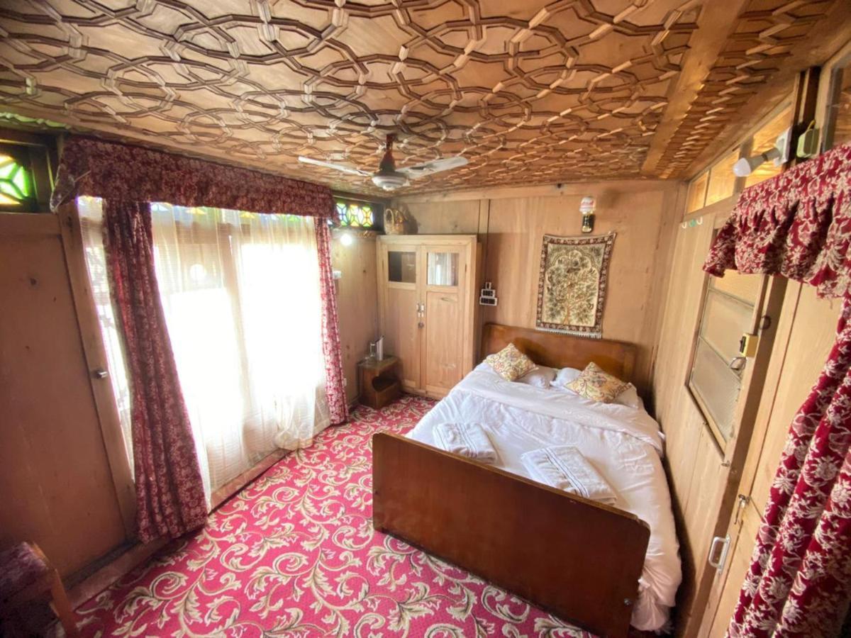 The Flostel Srinagar Ngoại thất bức ảnh