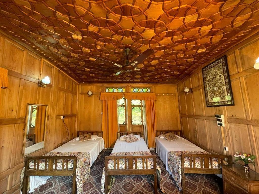 The Flostel Srinagar Ngoại thất bức ảnh